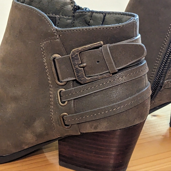 Bare Trap Reid Ankle Bootie Olive Green Side Zipper Heel Strap Metal Buckle - Picture 10 of 15